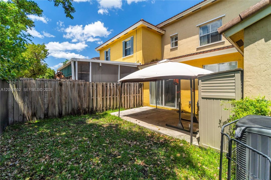 En Venta: $348,000 (3 camas, 3 baños, 1378 Pies cuadrados)
