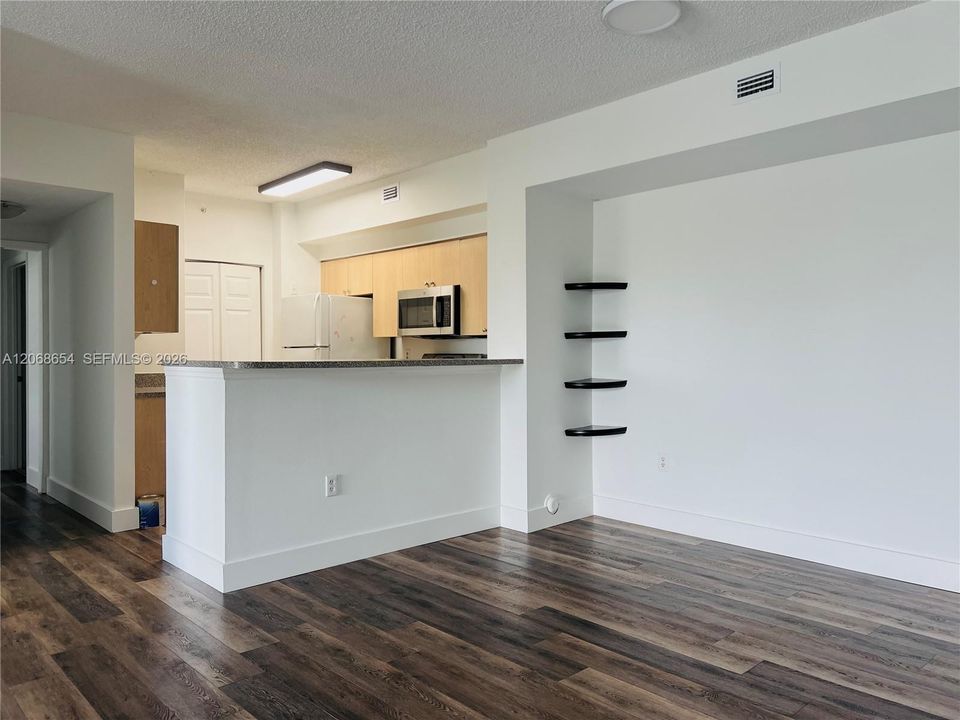 Recently Rented: $2,500 (3 beds, 2 baths, 1132 Square Feet)