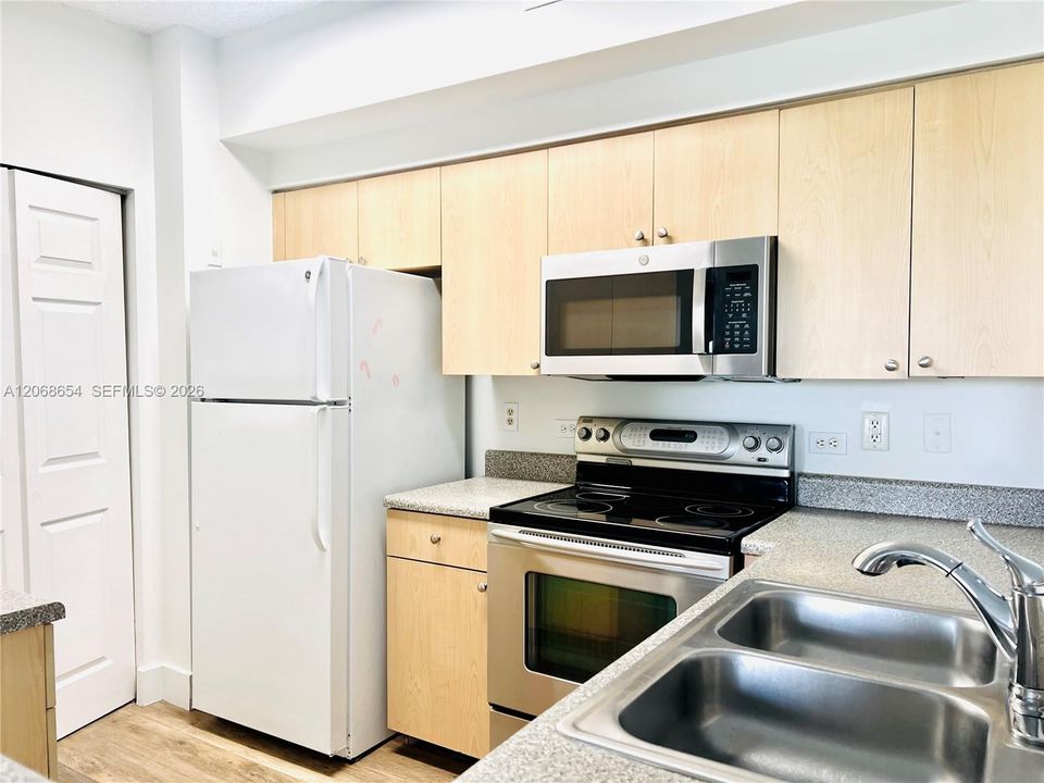 Recently Rented: $2,500 (3 beds, 2 baths, 1132 Square Feet)