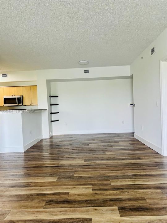 Recently Rented: $2,500 (3 beds, 2 baths, 1132 Square Feet)