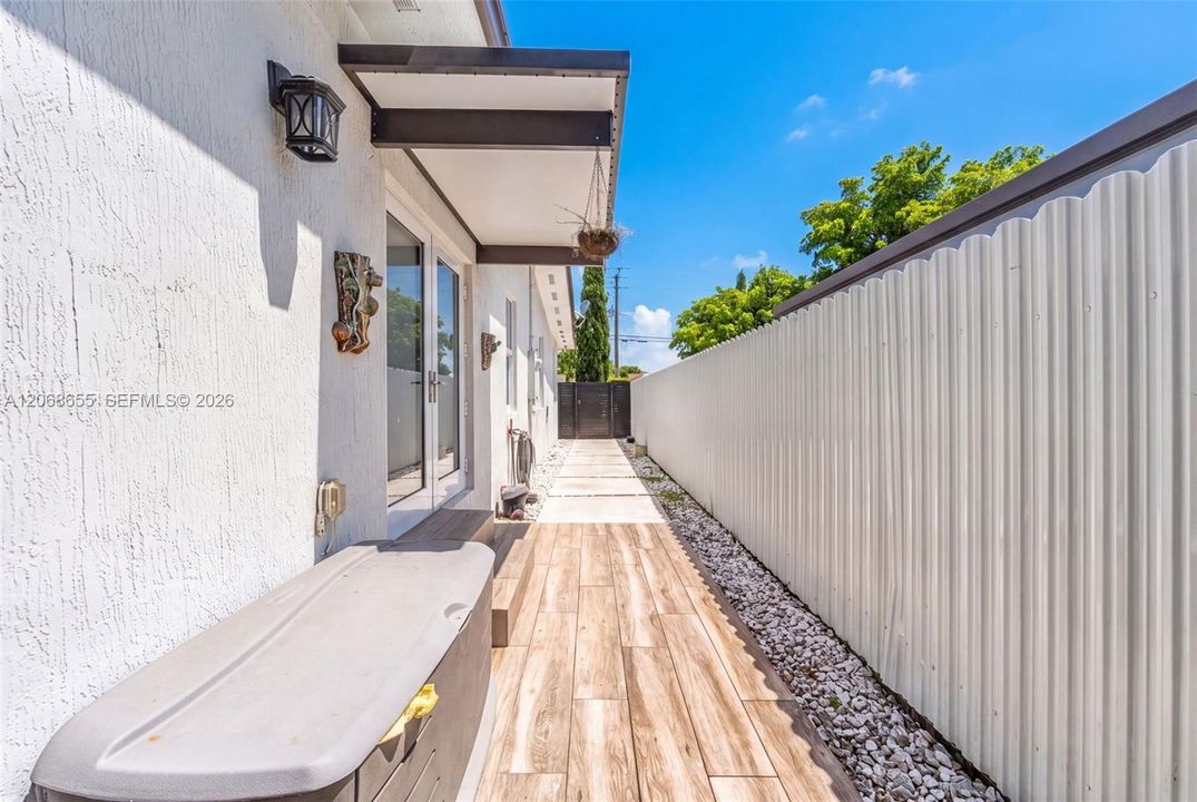 For Sale: $895,000 (5 beds, 3 baths, 2293 Square Feet)