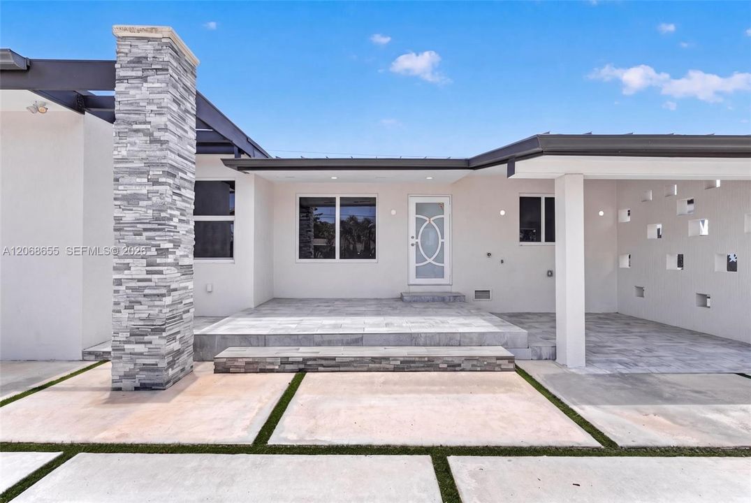 For Sale: $895,000 (5 beds, 3 baths, 2293 Square Feet)