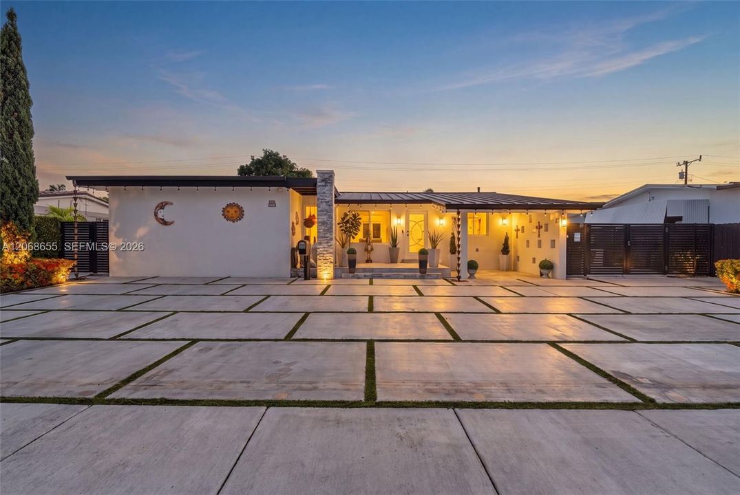 For Sale: $895,000 (5 beds, 3 baths, 2293 Square Feet)