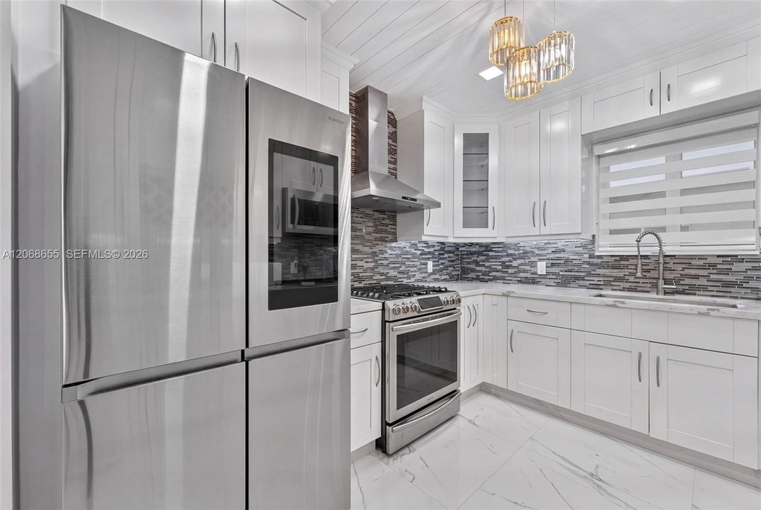 For Sale: $895,000 (5 beds, 3 baths, 2293 Square Feet)