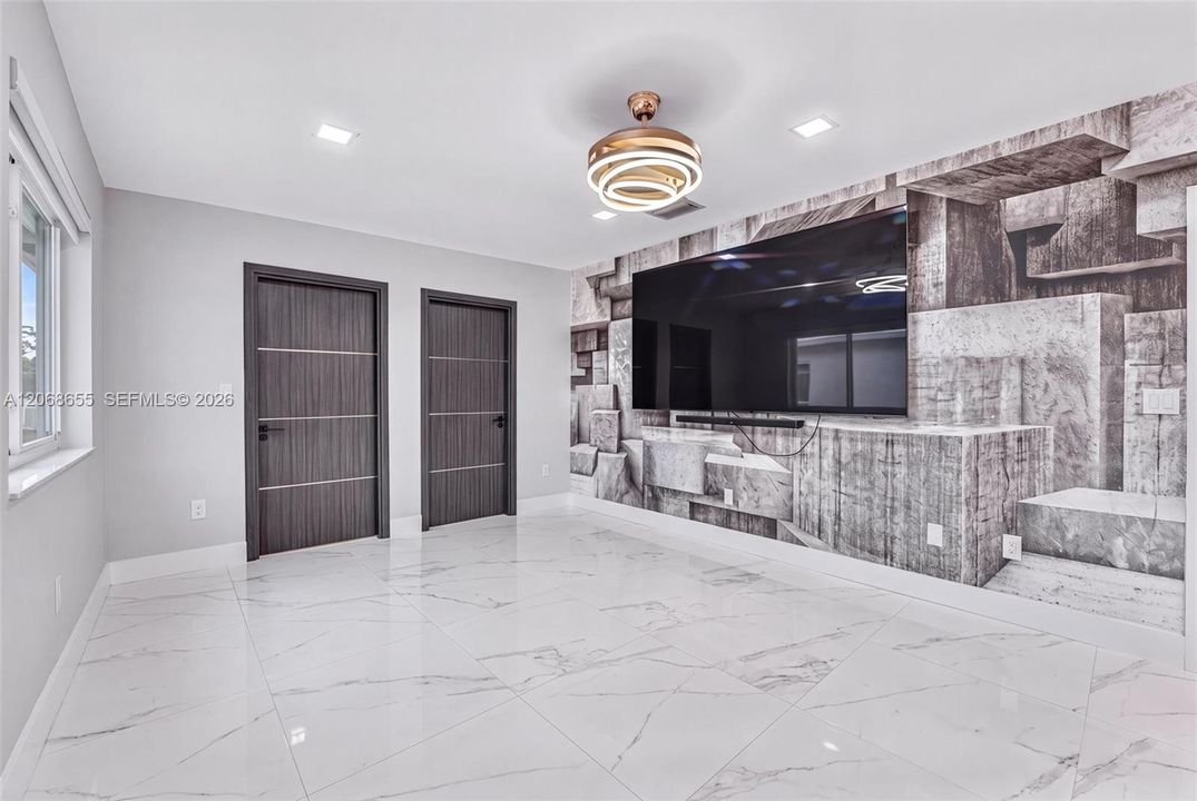 For Sale: $895,000 (5 beds, 3 baths, 2293 Square Feet)