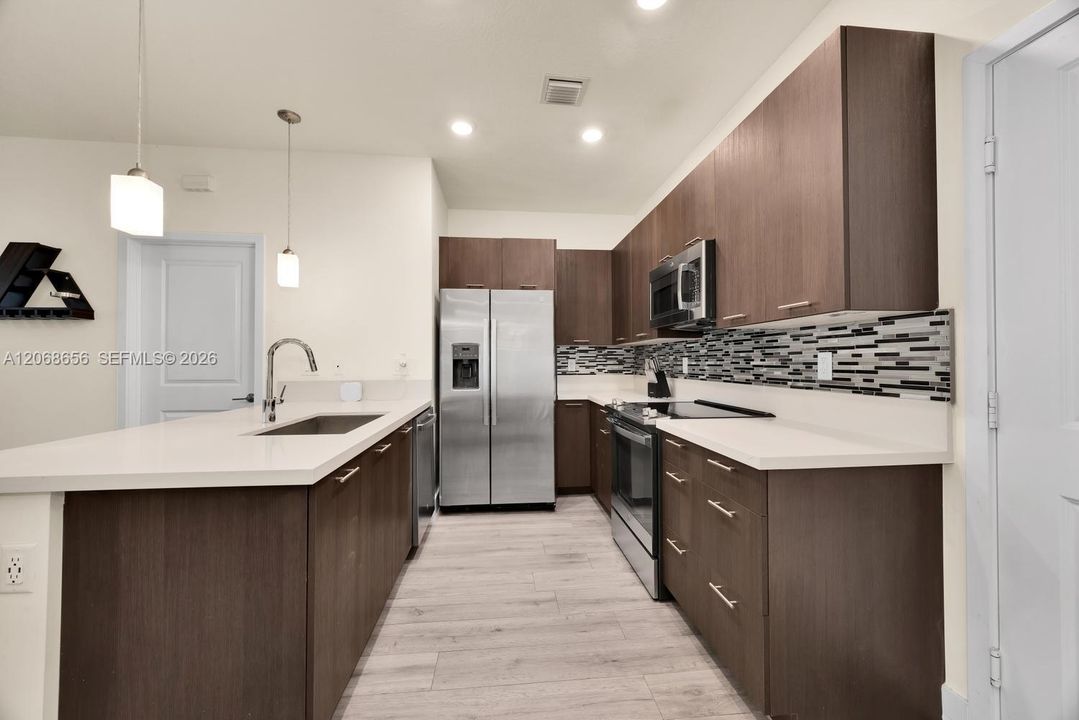 For Sale: $680,000 (3 beds, 2 baths, 1424 Square Feet)