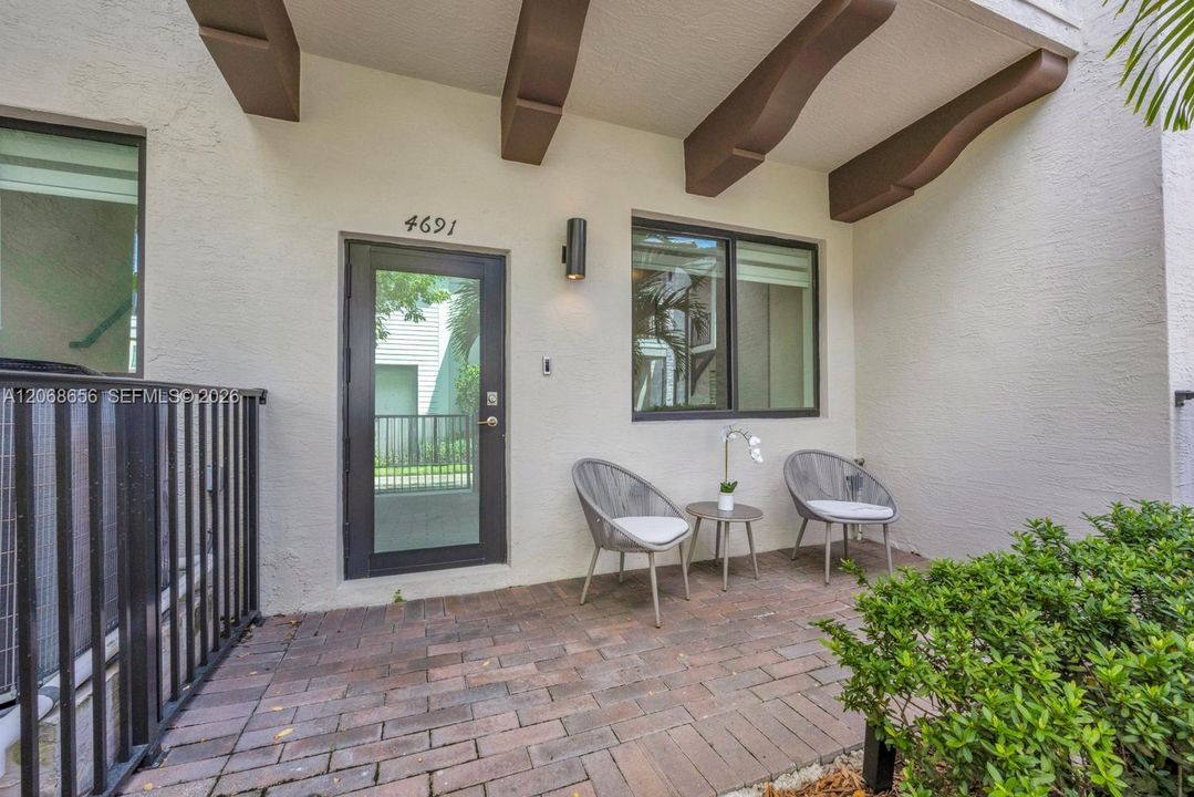 For Sale: $680,000 (3 beds, 2 baths, 1424 Square Feet)