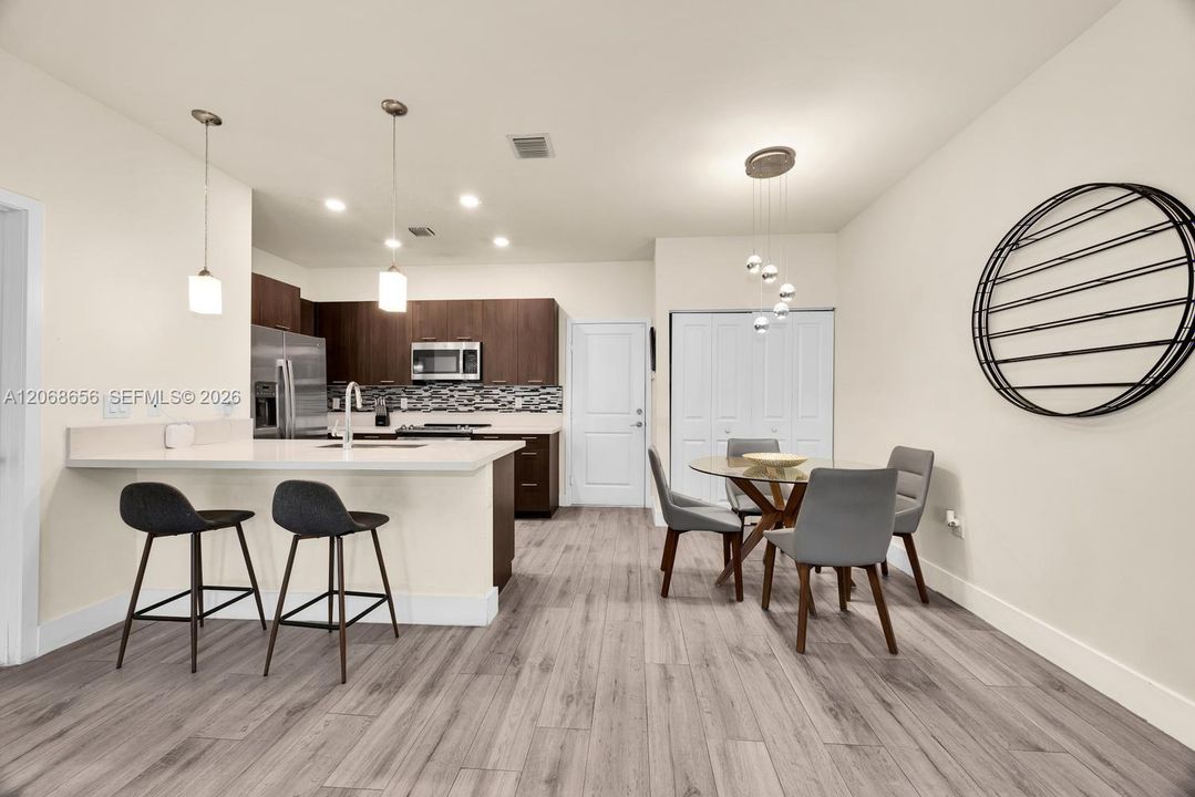 For Sale: $680,000 (3 beds, 2 baths, 1424 Square Feet)