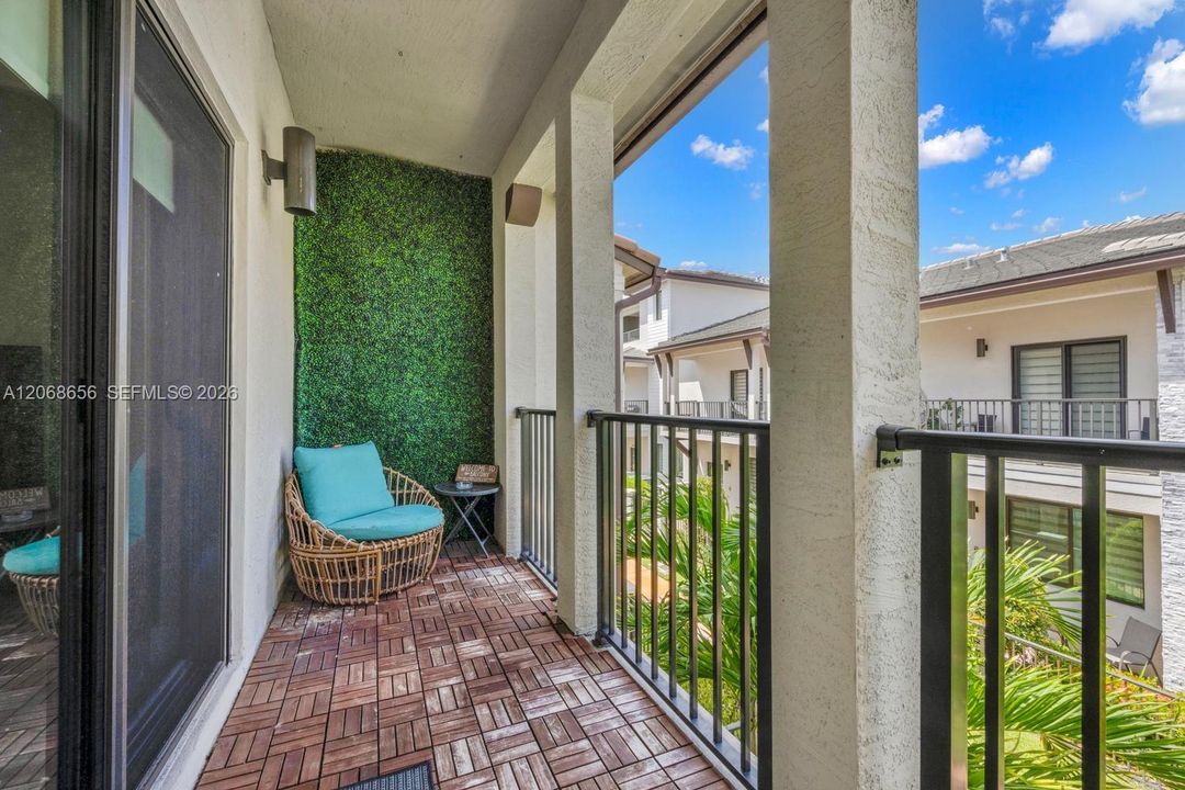 For Sale: $680,000 (3 beds, 2 baths, 1424 Square Feet)