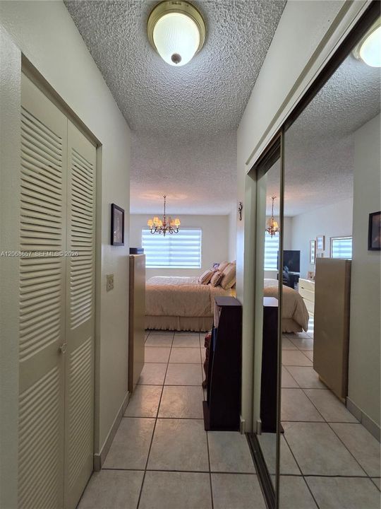 For Rent: $1,875 (1 beds, 1 baths, 712 Square Feet)