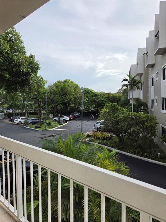 For Rent: $1,875 (1 beds, 1 baths, 712 Square Feet)