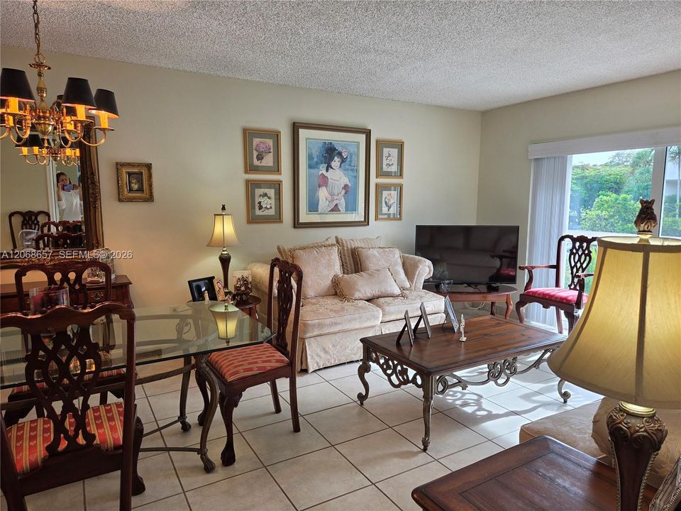 For Rent: $1,875 (1 beds, 1 baths, 712 Square Feet)