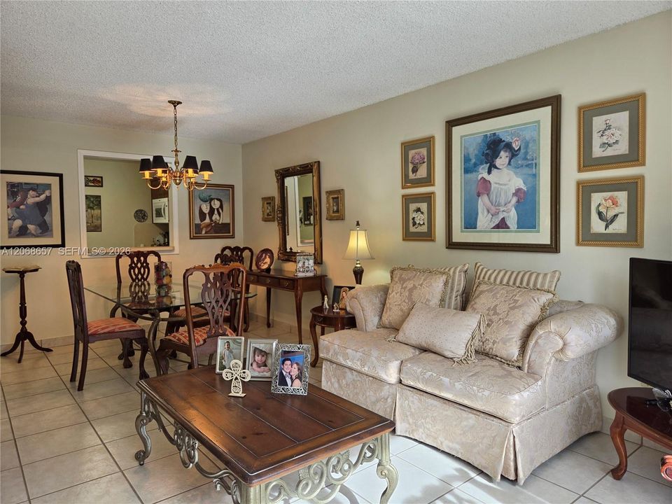 For Rent: $1,875 (1 beds, 1 baths, 712 Square Feet)