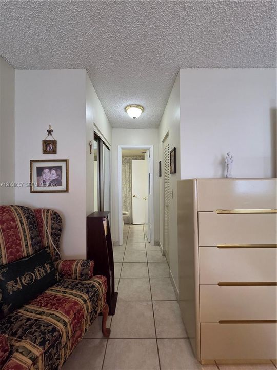 For Rent: $1,875 (1 beds, 1 baths, 712 Square Feet)