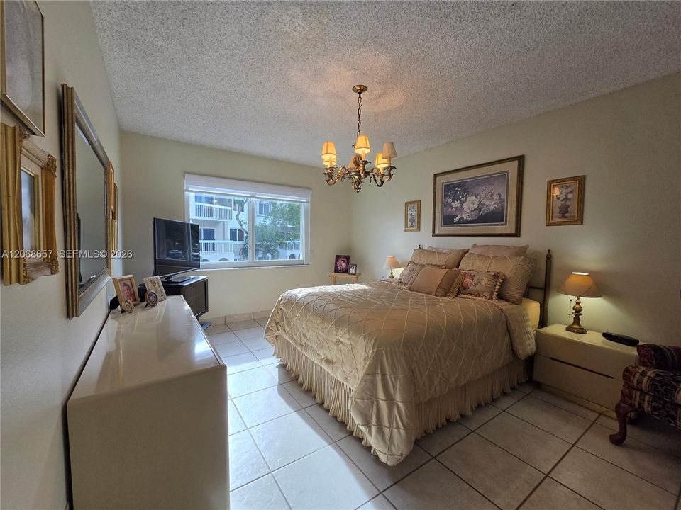 For Rent: $1,875 (1 beds, 1 baths, 712 Square Feet)