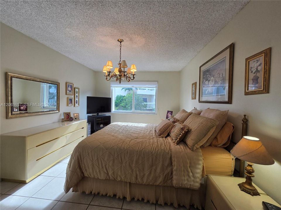 For Rent: $1,875 (1 beds, 1 baths, 712 Square Feet)