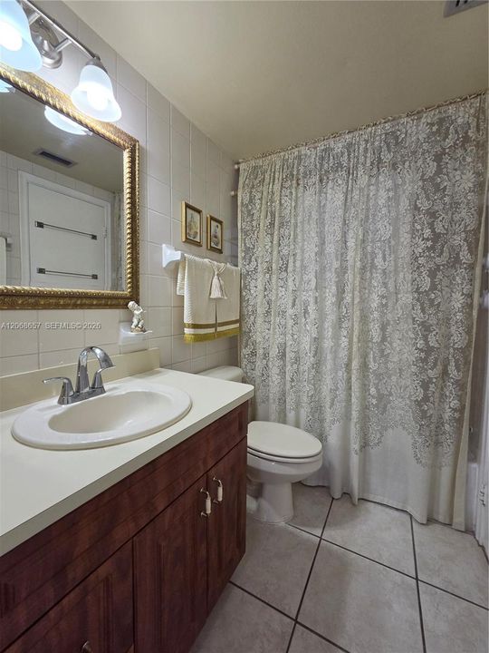 For Rent: $1,875 (1 beds, 1 baths, 712 Square Feet)