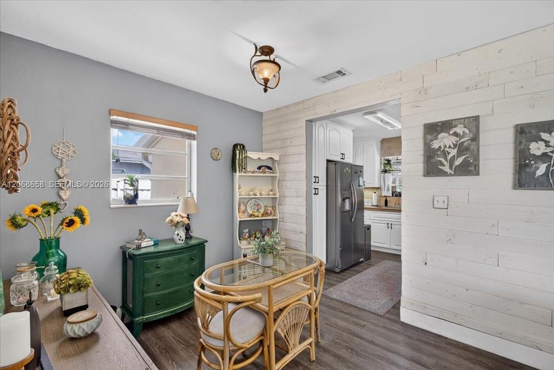 For Sale: $599,000 (3 beds, 2 baths, 1115 Square Feet)