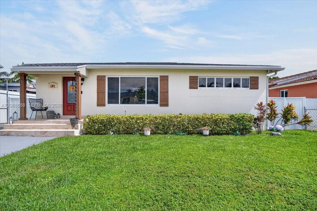 For Sale: $599,000 (3 beds, 2 baths, 1115 Square Feet)