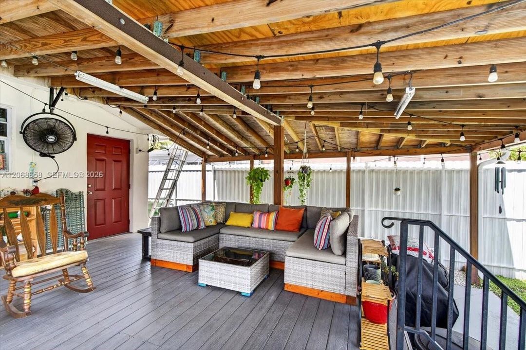 For Sale: $599,000 (3 beds, 2 baths, 1115 Square Feet)