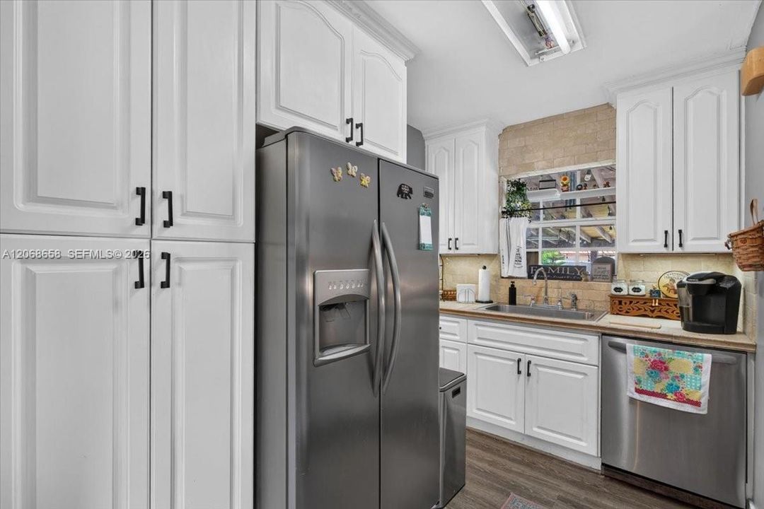 For Sale: $599,000 (3 beds, 2 baths, 1115 Square Feet)