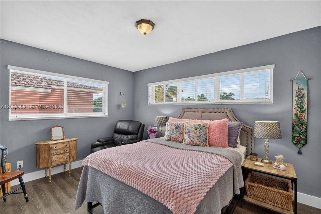 For Sale: $599,000 (3 beds, 2 baths, 1115 Square Feet)
