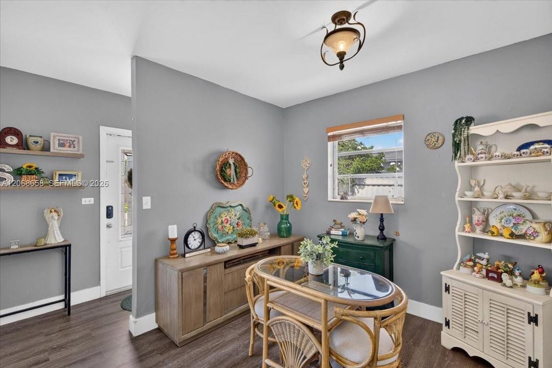 For Sale: $599,000 (3 beds, 2 baths, 1115 Square Feet)