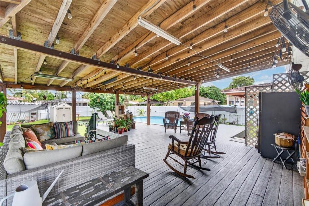 For Sale: $599,000 (3 beds, 2 baths, 1115 Square Feet)