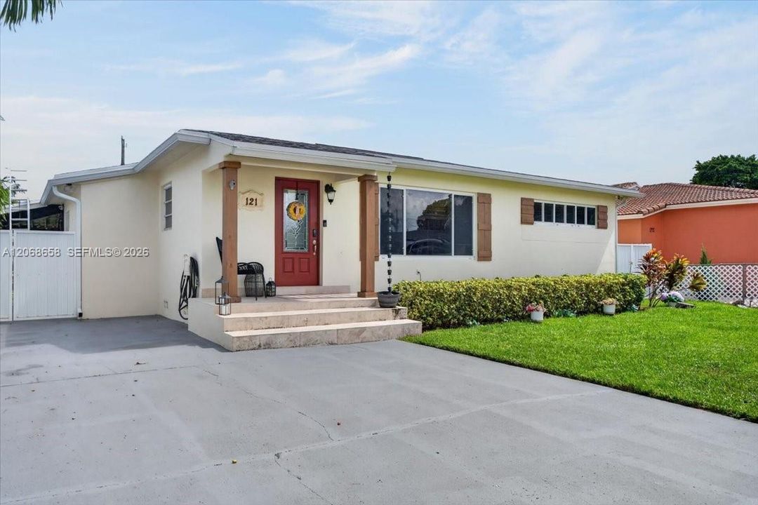 For Sale: $599,000 (3 beds, 2 baths, 1115 Square Feet)