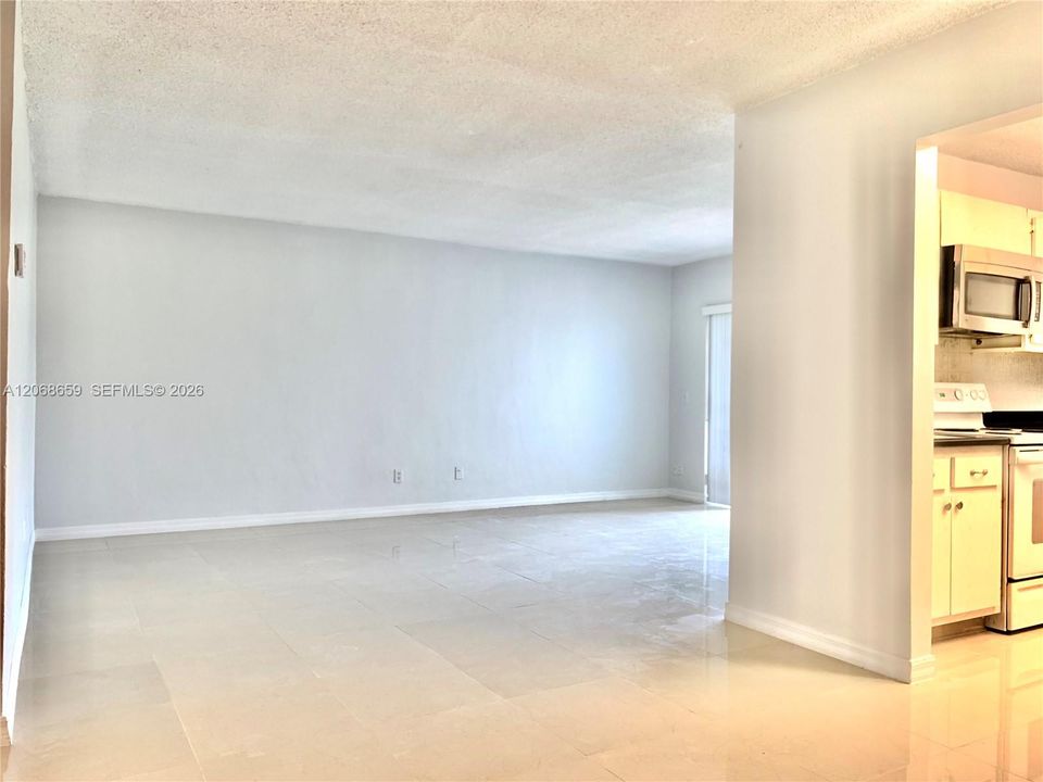 For Rent: $1,900 (2 beds, 2 baths, 856 Square Feet)