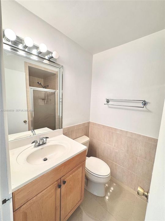 For Rent: $1,900 (2 beds, 2 baths, 856 Square Feet)