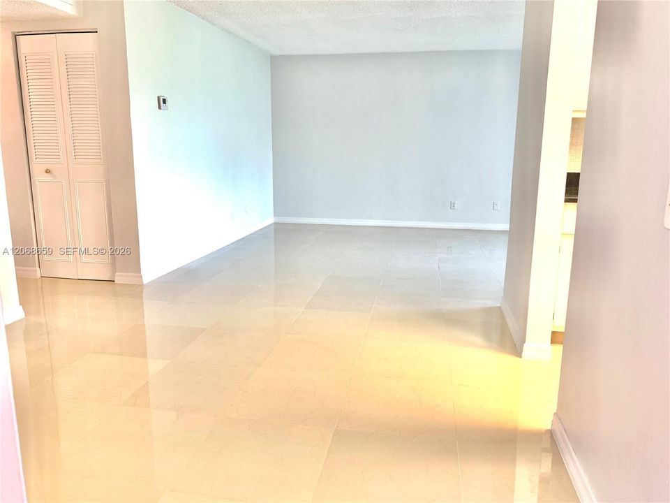 For Rent: $1,900 (2 beds, 2 baths, 856 Square Feet)