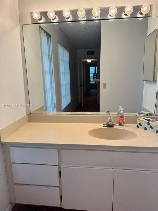 En Venta: $310,000 (2 camas, 2 baños, 1040 Pies cuadrados)