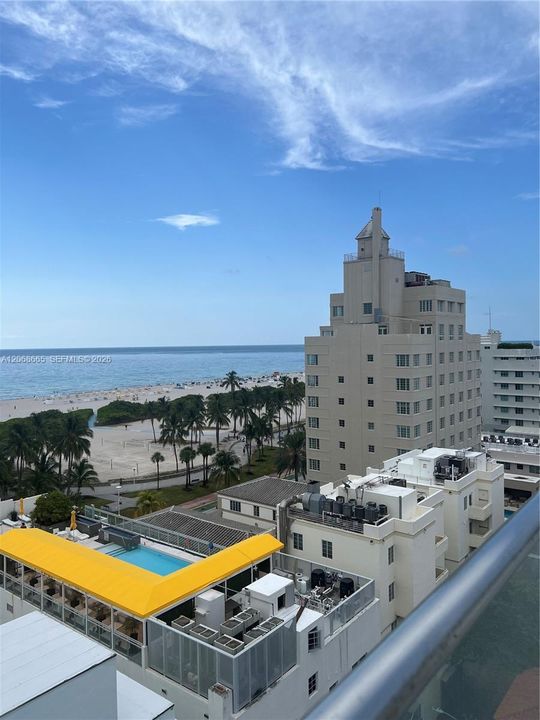 For Sale: $299,999 (1 beds, 1 baths, 619 Square Feet)