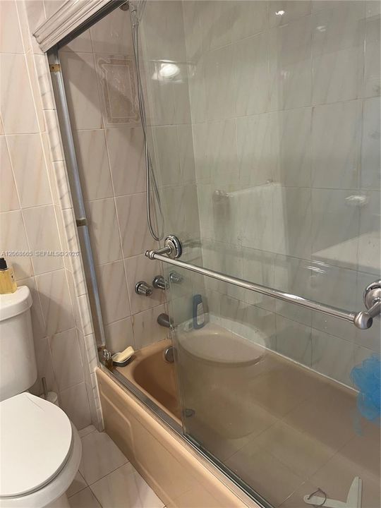 For Sale: $299,999 (1 beds, 1 baths, 619 Square Feet)