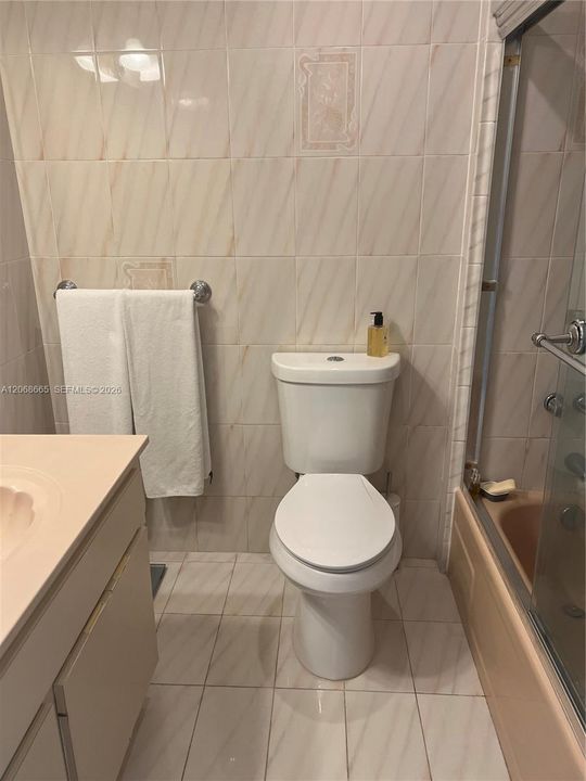For Sale: $299,999 (1 beds, 1 baths, 619 Square Feet)