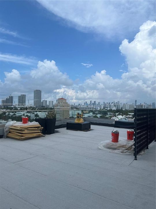 For Sale: $299,999 (1 beds, 1 baths, 619 Square Feet)
