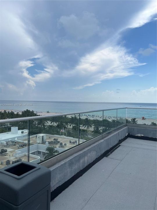 For Sale: $299,999 (1 beds, 1 baths, 619 Square Feet)