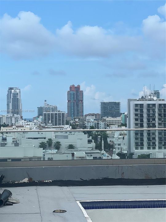 For Sale: $299,999 (1 beds, 1 baths, 619 Square Feet)