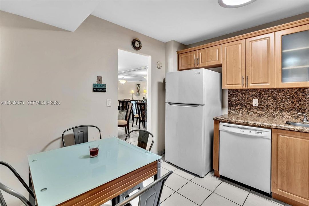 For Sale: $660,000 (2 beds, 2 baths, 1024 Square Feet)