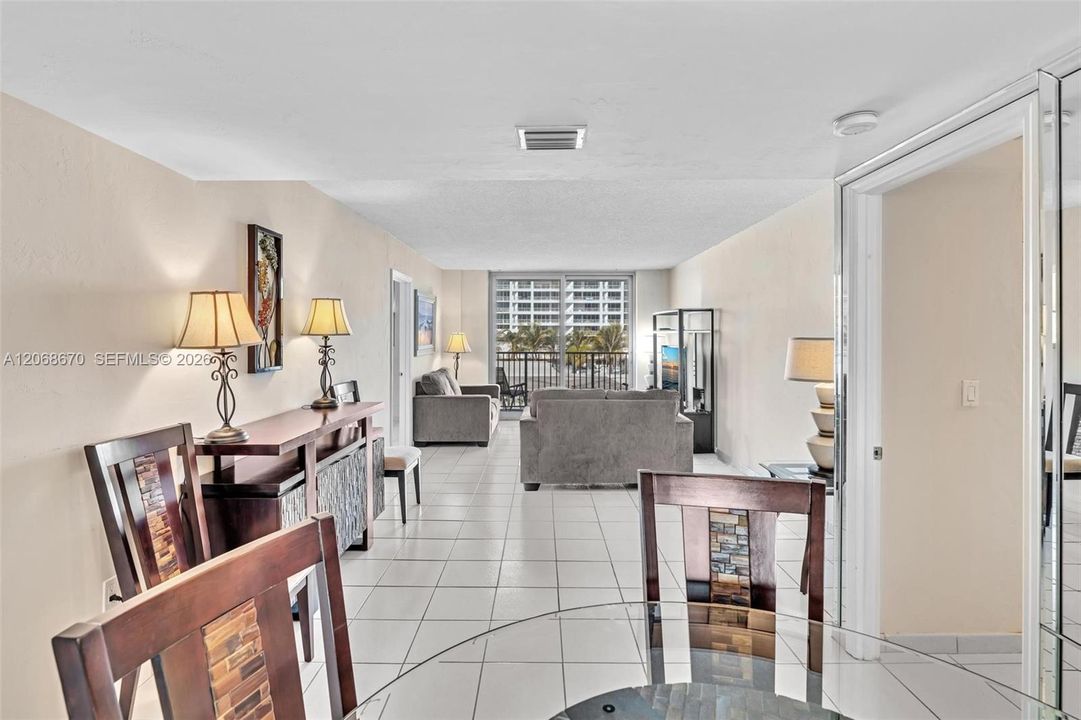 For Sale: $660,000 (2 beds, 2 baths, 1024 Square Feet)