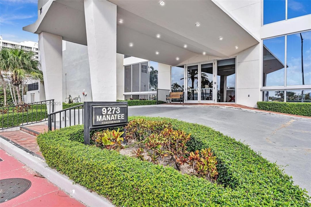For Sale: $660,000 (2 beds, 2 baths, 1024 Square Feet)