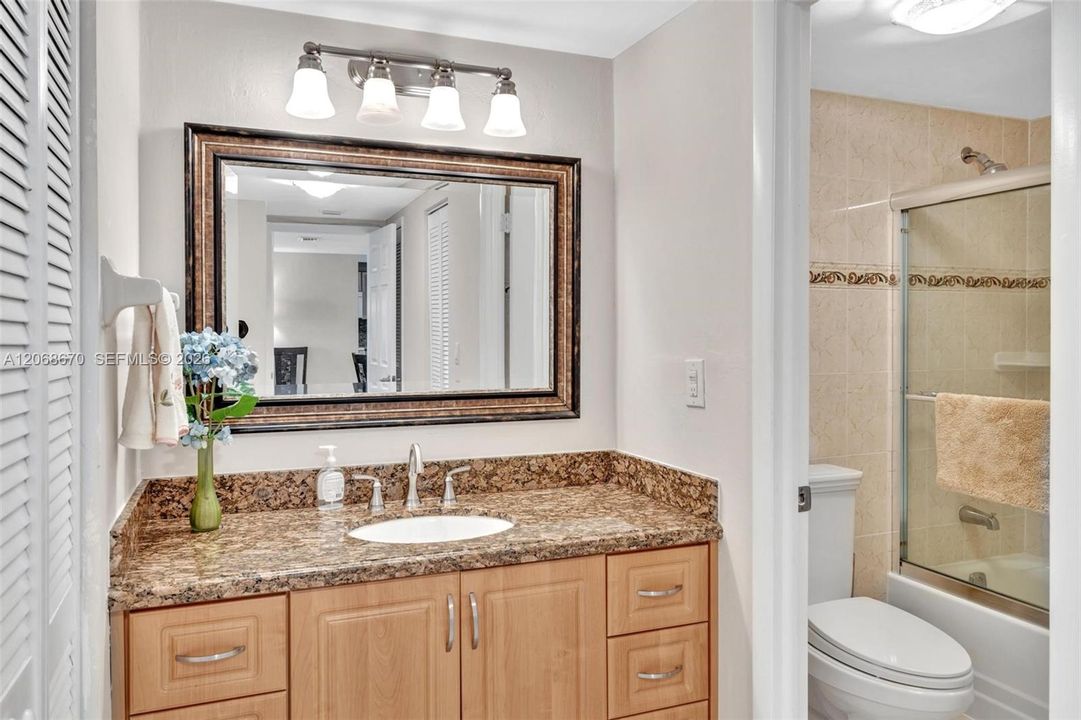 For Sale: $660,000 (2 beds, 2 baths, 1024 Square Feet)