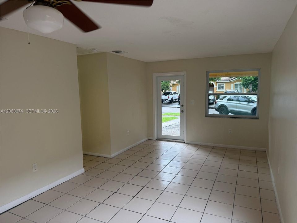 For Sale: $295,000 (2 beds, 2 baths, 875 Square Feet)