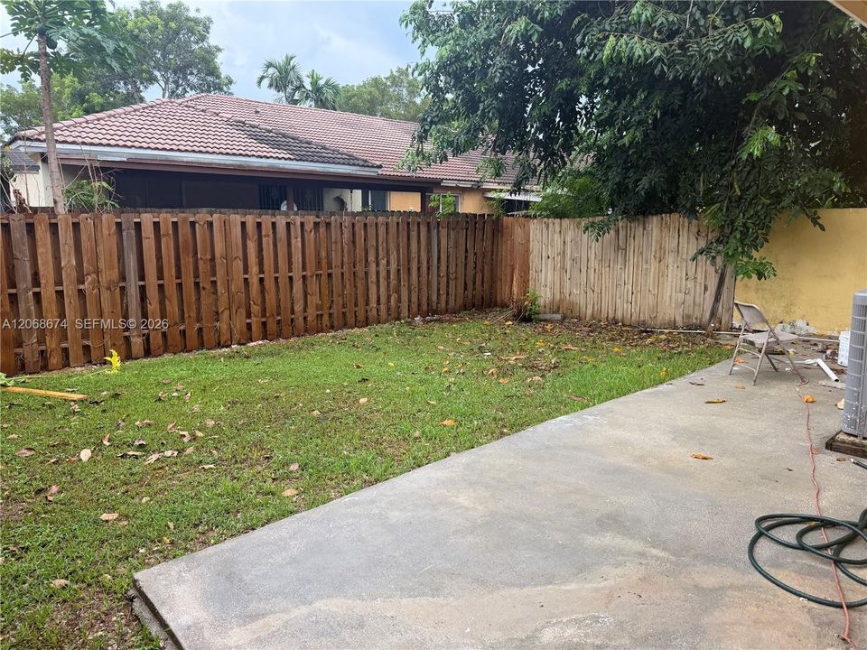 For Sale: $295,000 (2 beds, 2 baths, 875 Square Feet)