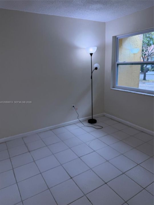 For Sale: $295,000 (2 beds, 2 baths, 875 Square Feet)