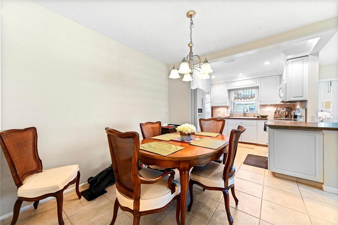 09 Dining room 01