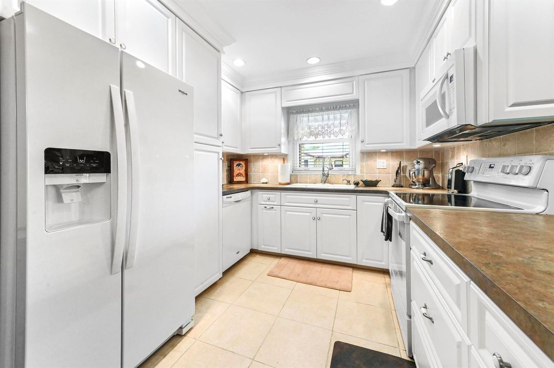 10 Kitchen 01