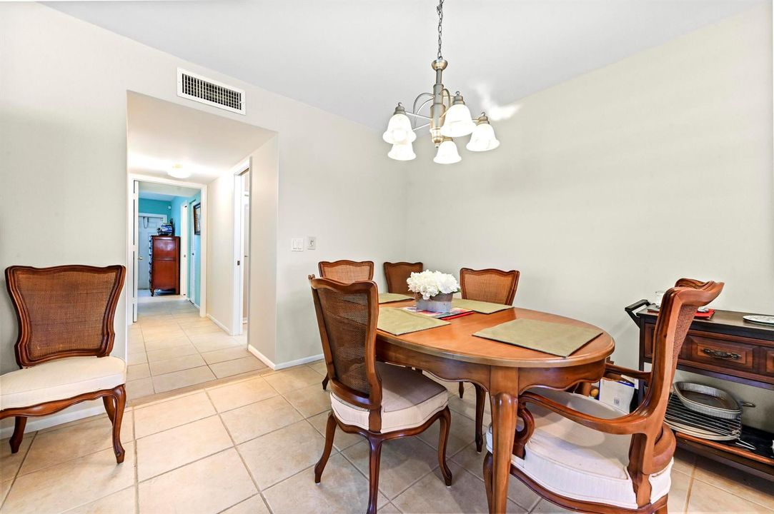 13 Dining room 01