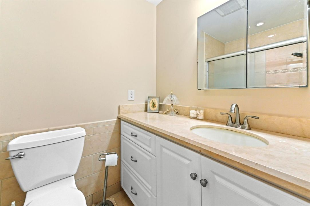 18 Bath room 02